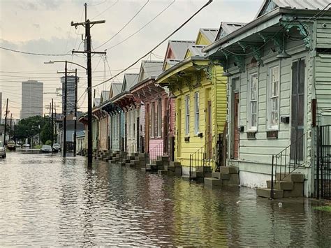 Photos show eerie scene as torrential rains flood New Orleans