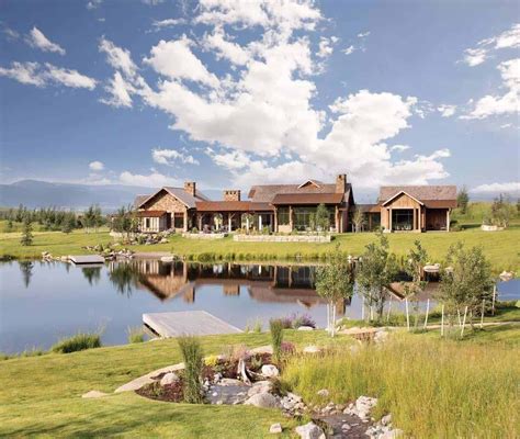 This ranch retreat overlooks a beautiful mountain landscape in Montana ...