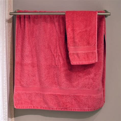 File:Bathroom towels.jpg
