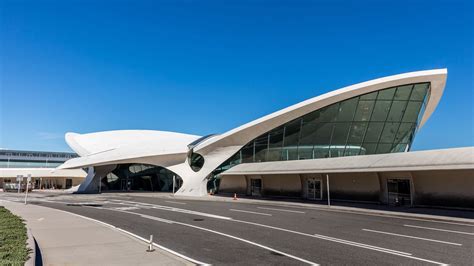 TWA Hotel inside Eero Saarinen's JFK Airport terminal opens reservations | Eero saarinen, Modern ...