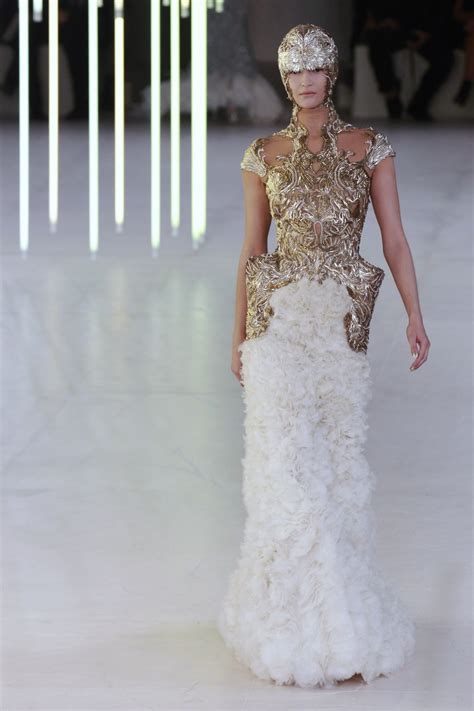 Sarah Burton, Alexander McQueen, Couture | Social Tailor