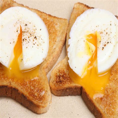 Poached Eggs With A Toast Recipe: How to Make Poached Eggs With A Toast