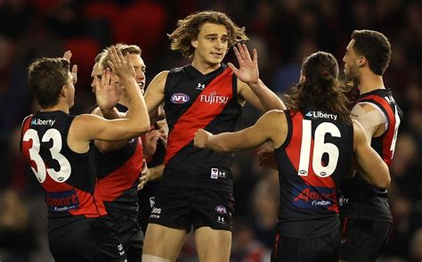 Essendon Bombers outmuscle Fremantle Dockers in an arm wrestle at Marvel Stadium