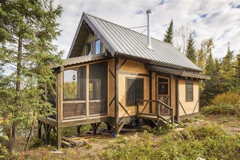 600-square-foot off the grid cabin surrounded by wilderness in Minnesota