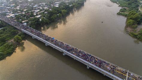 Migrant caravan is stopped on bridge at Mexico-Guatemala border - The Boston Globe