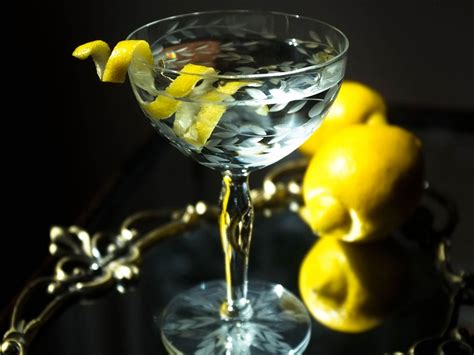 Vesper Martini | Saveur