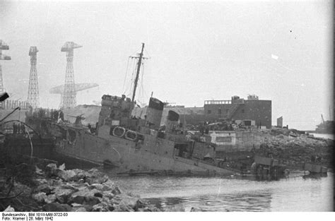 HMS Campbeltown, 28th March 1942 after mounting the Normandie dry dock ...