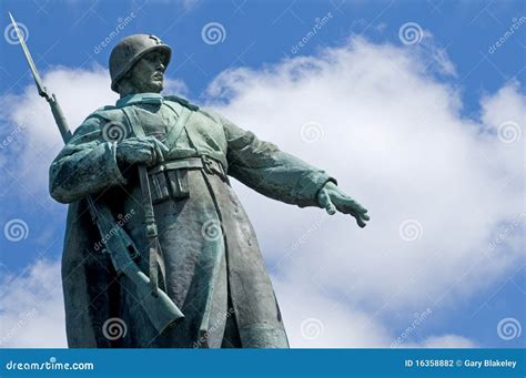 Berlin Soviet War Memorial editorial photography. Image of battle ...