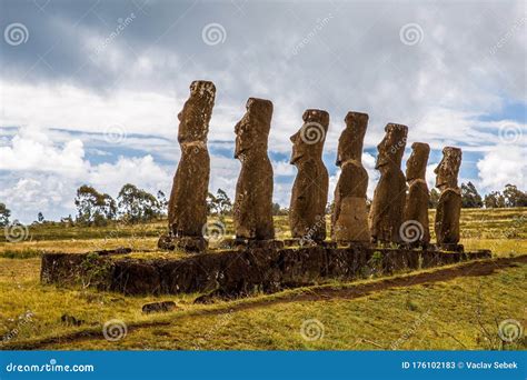 Moai Statues in the Rano Raraku Volcano in Easter Island Editorial ...