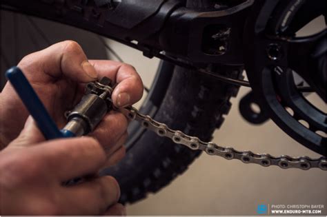 When to Replace a Mountain Bike Chain - Tips & Tricks