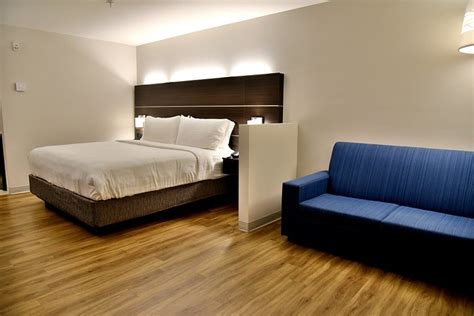 HOLIDAY INN EXPRESS & SUITES GATINEAU - OTTAWA, AN IHG HOTEL $101 ...