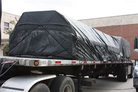 How can You Efficiently Work with Flatbed Truck Tarps?