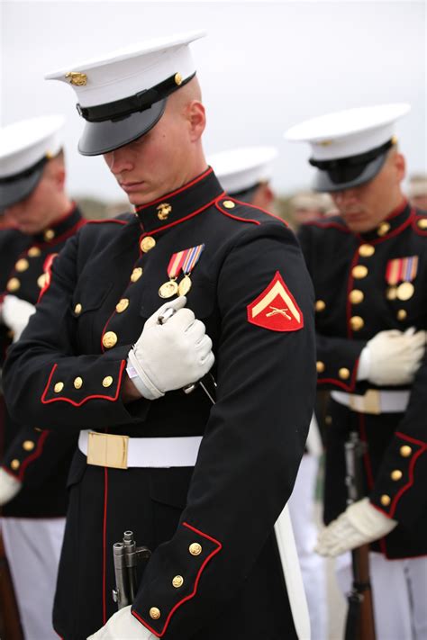 #SOLDIERPORN — Evening Quickie #soldierporn: Sharp Dressed Man. ... | Us marine corps, Marine ...