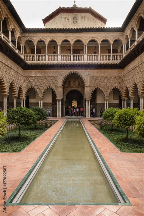 Patio de las Muñecas en el Palacio de Real Alcázar de Sevilla , España Stock Photo | Adobe Stock