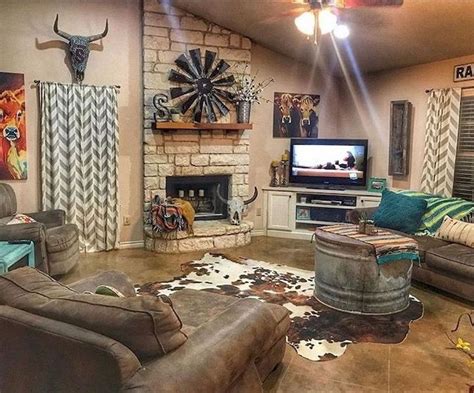 20 Cozy Farmhouse Living Room Makeover Decor Ideas | Western living room decor, Farm house ...