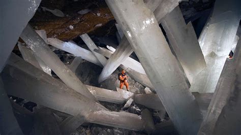 Biggest crystals in the world. Cave of Crystals,984 feet beneath the Sierra de Naica Mountain ...
