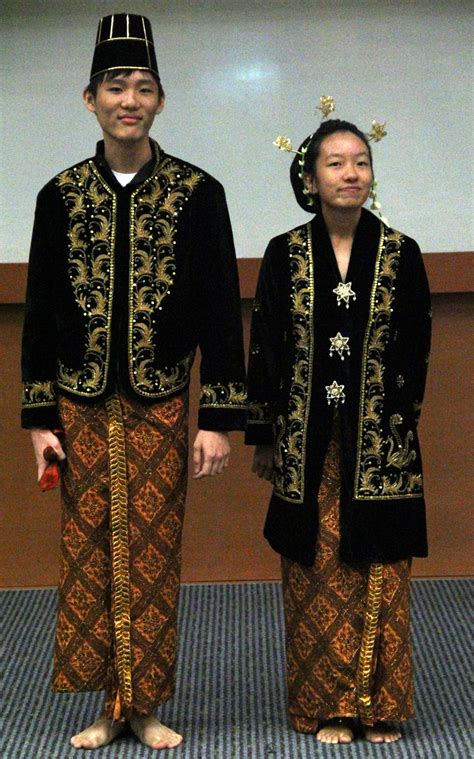 Aku Cinta Indonesia 2012: Traditional Costume