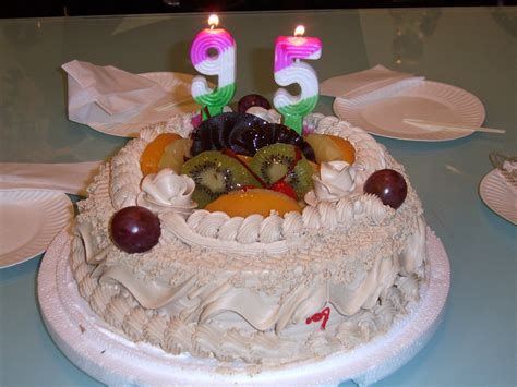 File:Birthday cake-95.JPG - Wikimedia Commons