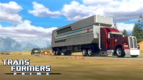 New TF Prime promo images show Optimus with trailer - Transformers