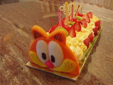 The Dessert Fanatic: Garfield Birthday Cake