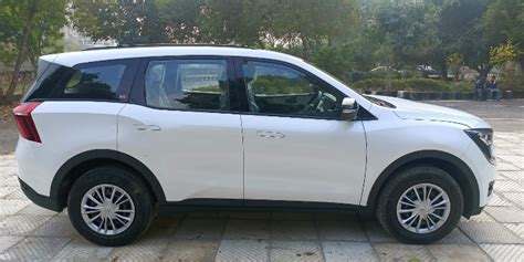 Mahindra XUV700 AX7 with Sunroof Self Drive Car on Rent in Delhi