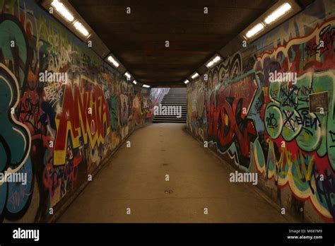 Underground Subway graffiti tunnel Stock Photo - Alamy