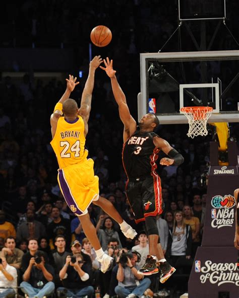 How Kobe Bryant made his signature fade away an UNSTOPPABLE weapon 🔥🐍 ...