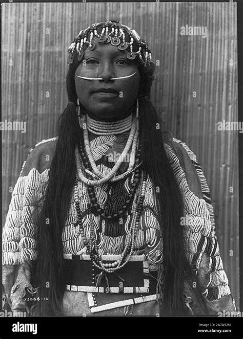 Vintage native american indian portrait photograph Stock Photo - Alamy