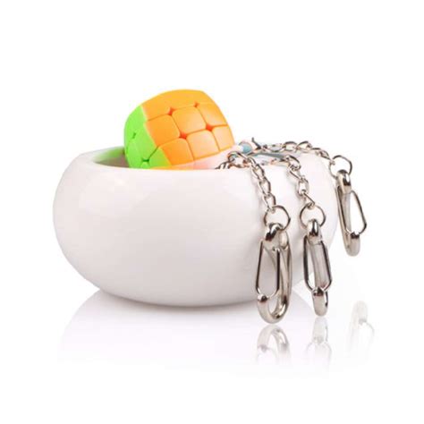 RUBIK'S CUBE KEYCHAIN | GIFTMORE