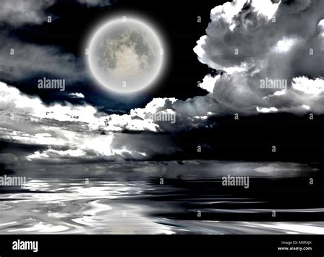 Moon Reflection Ocean High Resolution Stock Photography and Images - Alamy