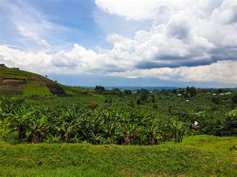 Crater Lakes, Fort Portal, Uganda (with Map & Photos)