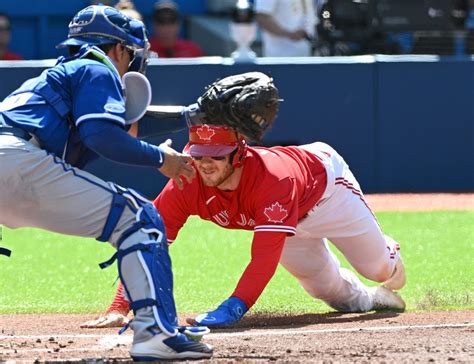 Teoscar Hernandez lifts Blue Jays over Royals in 10