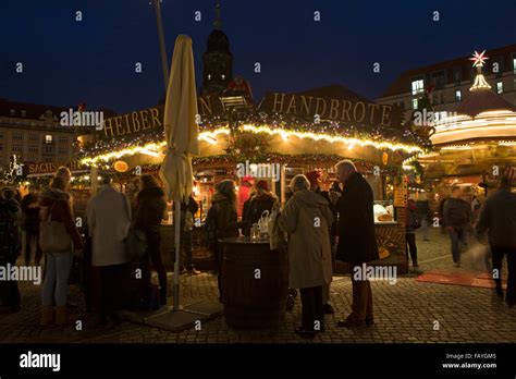 A food and drink stall at the Striezelmarkt (Christmas market) in Dresden, Germany Stock Photo ...