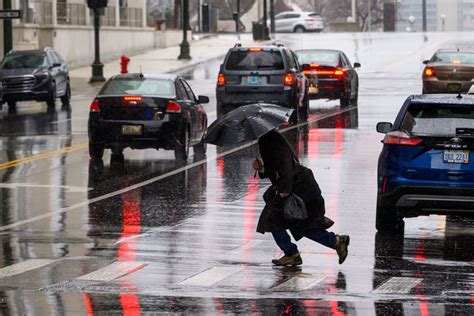 More than 707,000 without power after 'historic' storm dumps ice, snow on Michigan