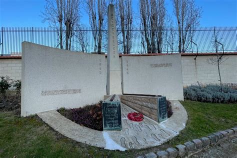 Memorial Bergen-Belsen - Parijs, 20e - TracesOfWar.com