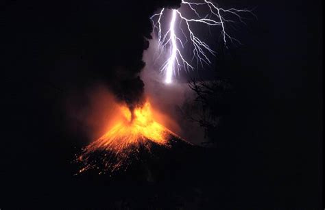 Fiery volcanos seed lightning-generating ice - GeoSpace - AGU Blogosphere