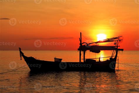 Silhouette of fishing boat at sunset 3817637 Stock Photo at Vecteezy