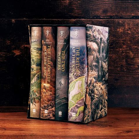 The Hobbit & The Lord of the Rings Boxed Set: Illustrated edition | The hobbit, Hobbit book, Tolkien