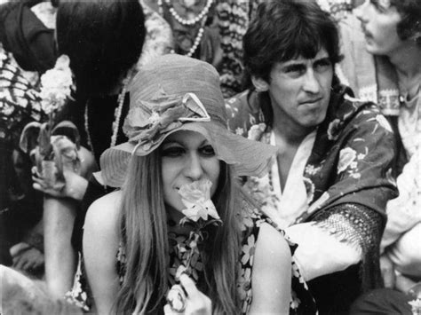 Hippies in London’s Regent’s Park. 1968 https://t.co/t4fCriC1qS