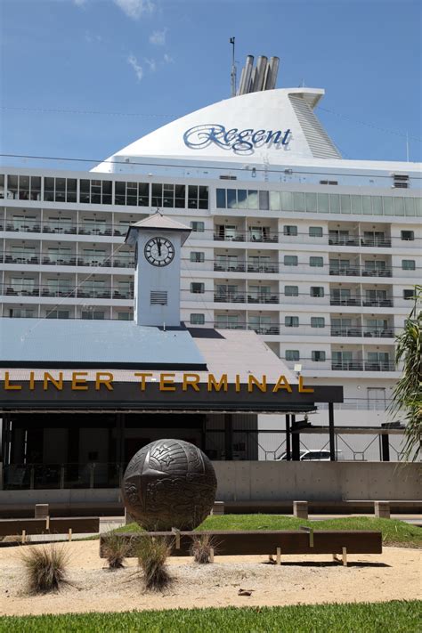 Seven Seas Voyager 2022 / 2023 - Cruises Reviews Photos & Webcams