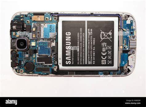 Inside view of Samsung Galaxy 4 smartphone. Electronic components Stock Photo - Alamy