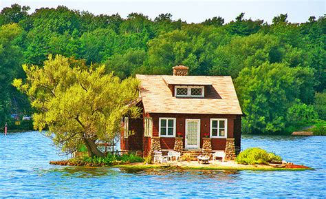 Solve lake cottage jigsaw puzzle online with 28 pieces