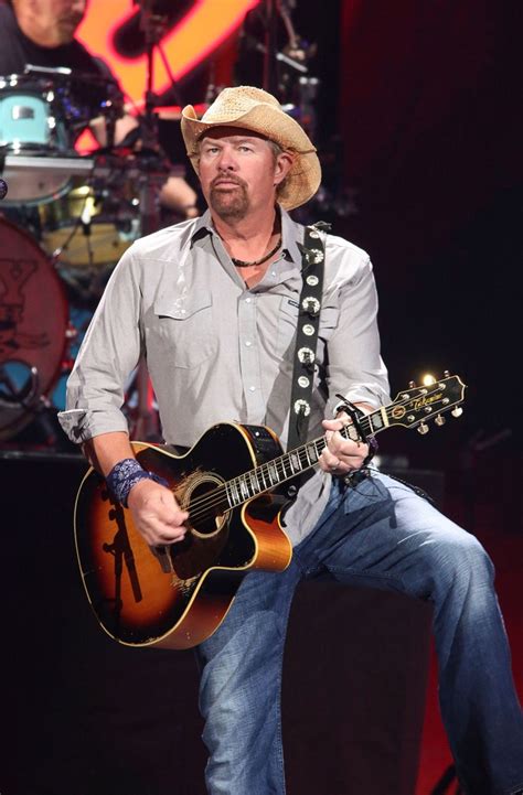 Toby Keith Young: Photos of the Country Singer – Hollywood Life