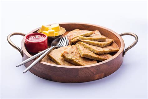 Aloo Gobi Paratha 16585394 Stock Photo at Vecteezy