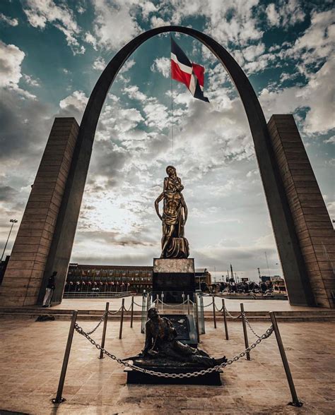 Las 5 cosas que de seguro NO conocías de La Plaza de la Bandera - Dominicana Lifestyle ...