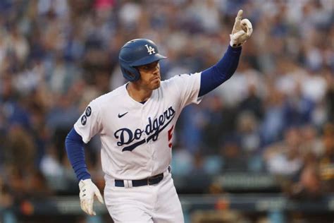 Freddie Freeman Reacts To A Surprise Dodgers Signing