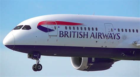 VIDEO Plane Spotting at London Heathrow (A380, 747, 787, A330 & 777)