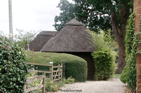 Cotswolds Thatched Roof - InsideJourneys