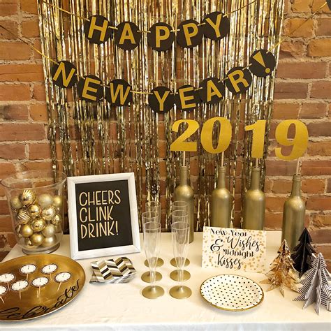 New Year’s Eve Party Planning Hacks | New years eve party ideas ...