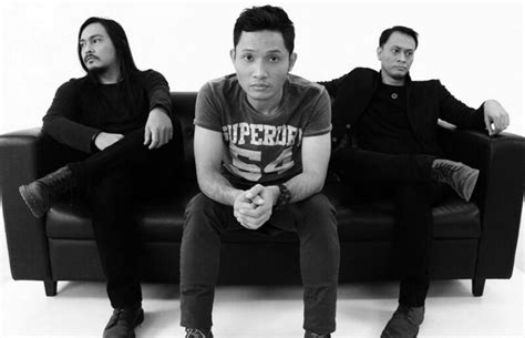 Lirik Lagu Sempurna Andra and the BackBone - Dafunda.com